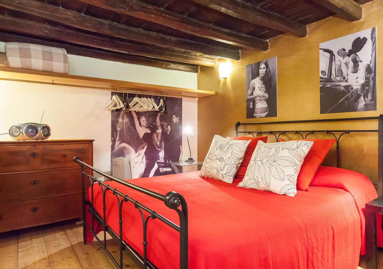 Independent In Trevi Fountain - Spain Square 로마 외부 사진